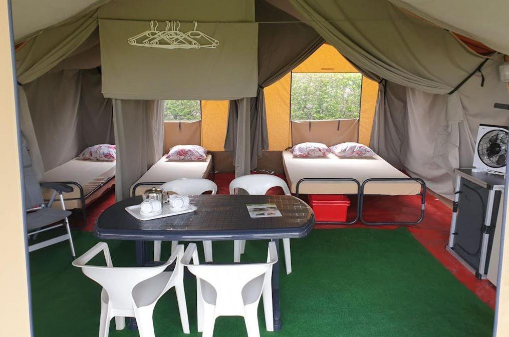 Easyatent Safari Tent Lanterna 카르바포랏 객실 사진